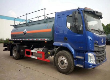 東風(fēng)柳汽單橋DLQ5180GFWLZ5型腐蝕性物品罐式運(yùn)輸車 東風(fēng)柳汽單橋DLQ5180GFWLZ5型腐蝕性物品罐式運(yùn)輸車